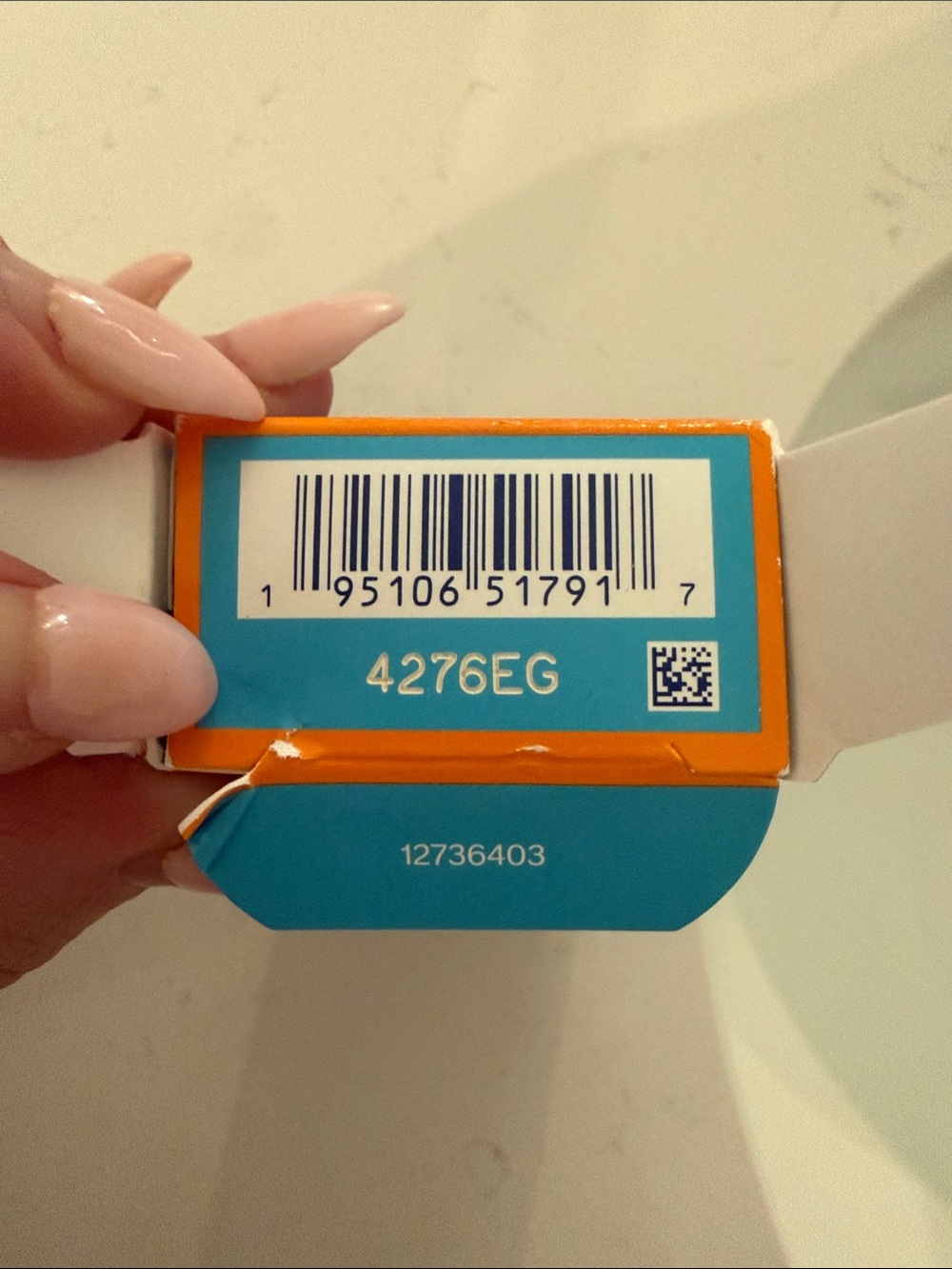 Shiseido Clear Sunscreen Stick SPF 50+ – Blue & Orange Packaging - Picture 7 of 7